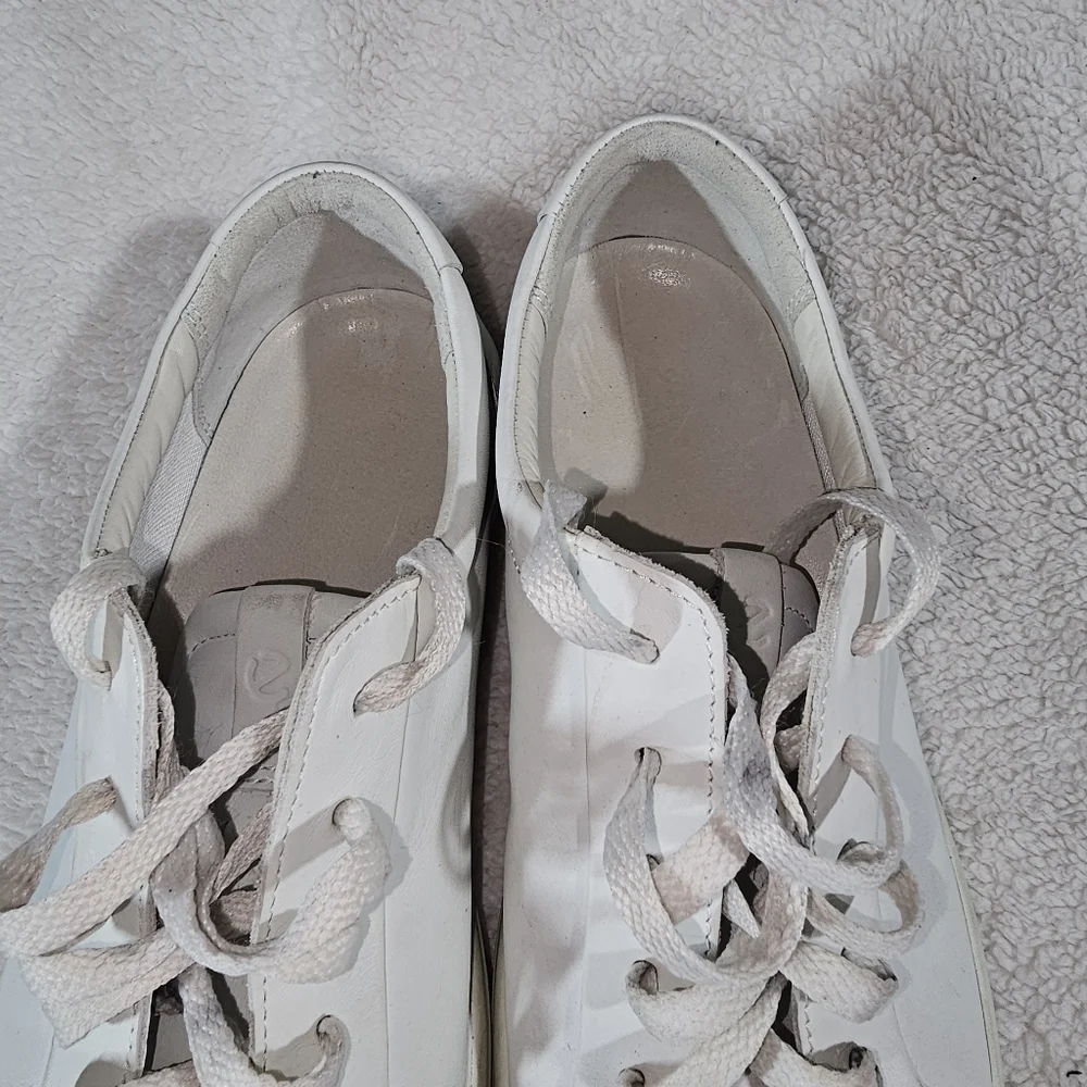 ECCO SOFT WHITE LEATHER SNEAKERS SIZS 10/10.5